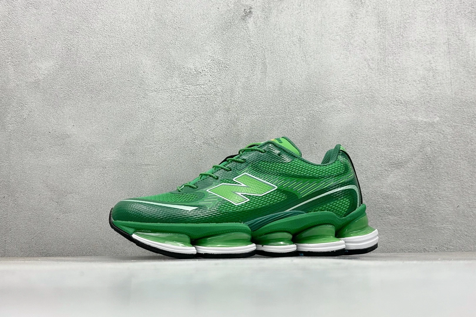 New Balance 2000 Series Retro Dad Style Running Shoes