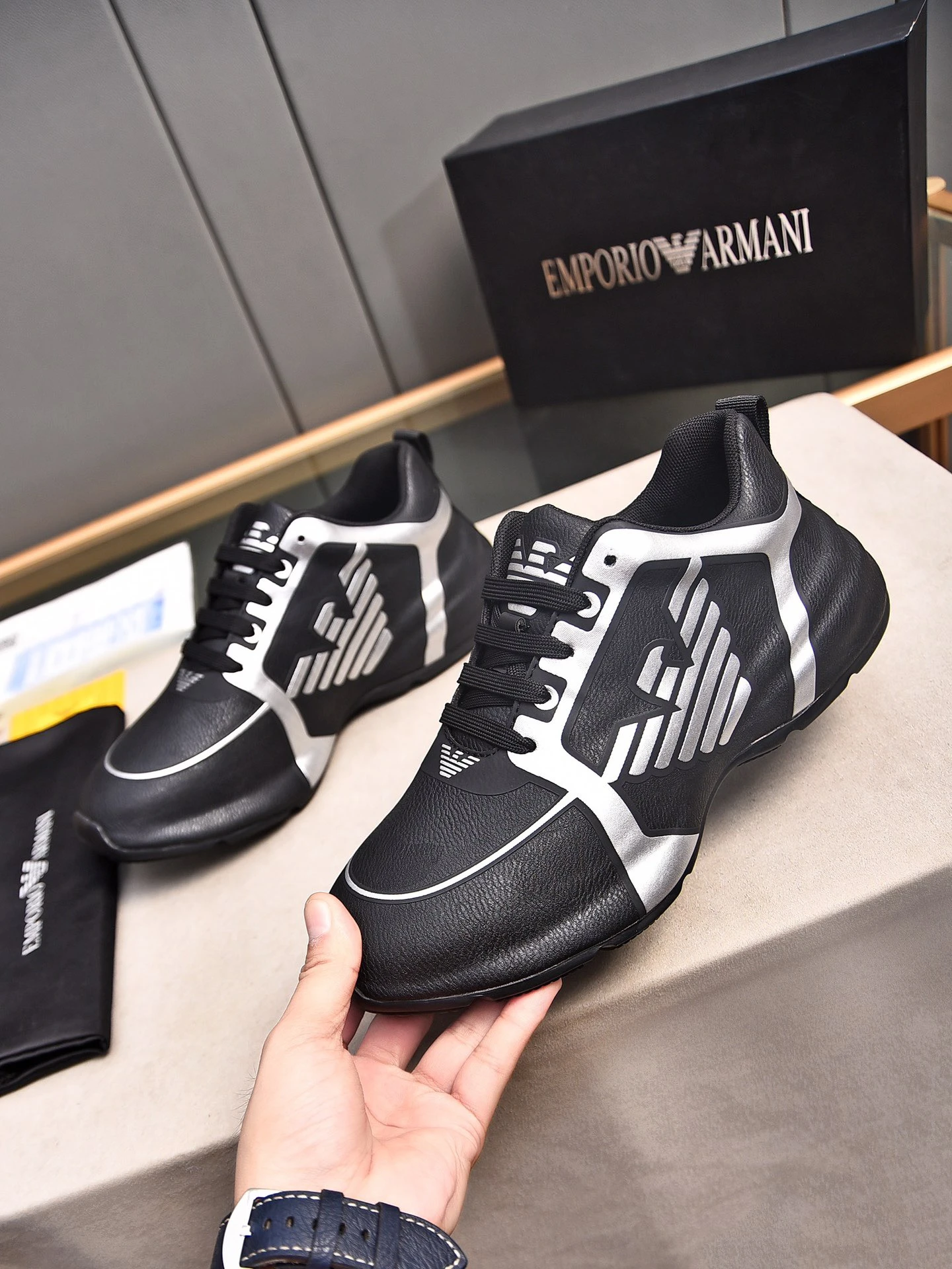 Armani [Foreskin sole craftsmanship] Fashion hit