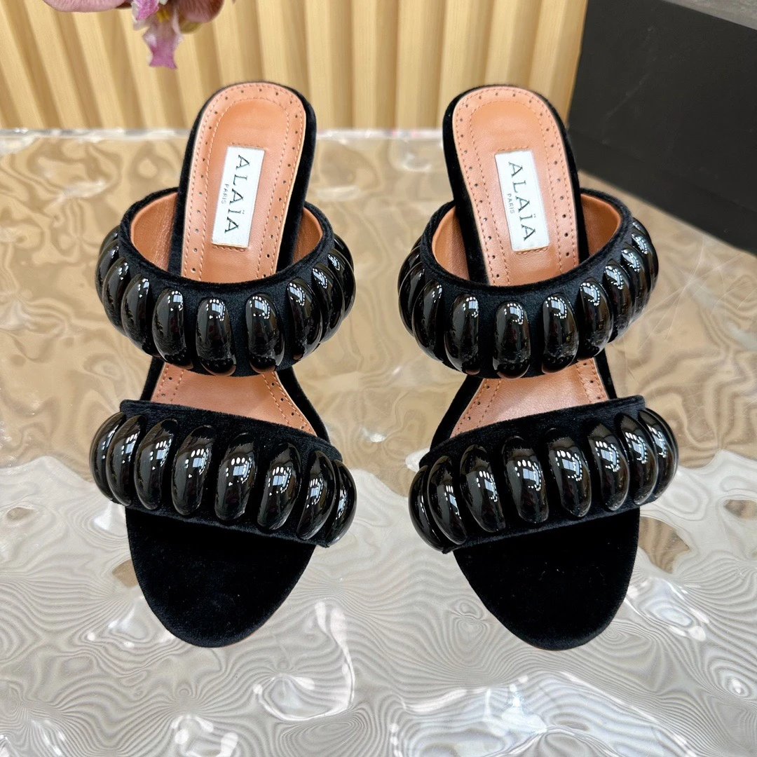 New runway styles from the Alaia counter